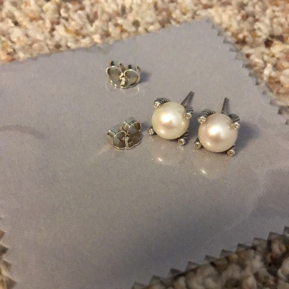 David Yurman Pearl and Diamond Stud Earrings 💯